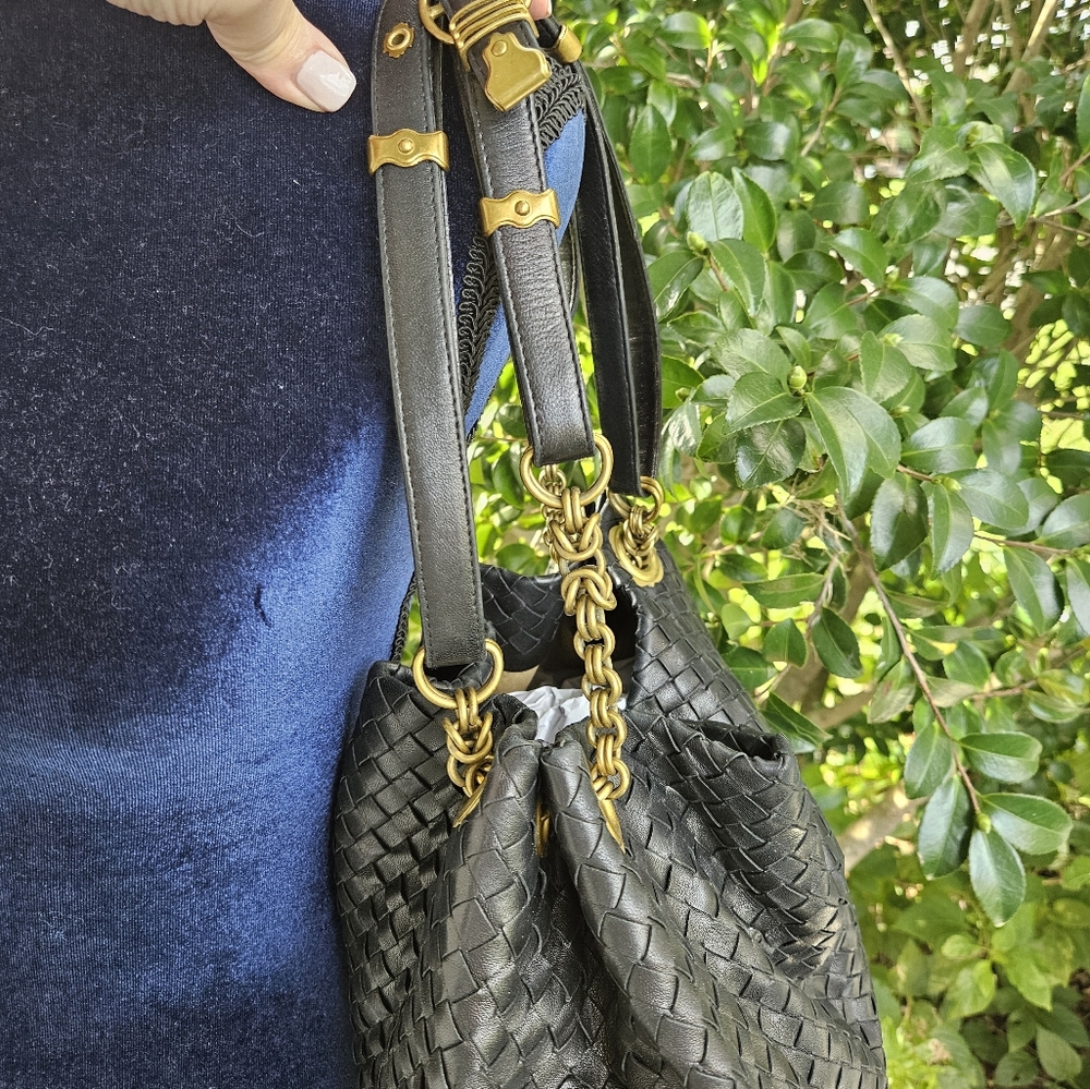 Bottega Veneta Genuine Woven Lambskin Leather Rare Purse Gold Hardware in Black. - Picture 5 of 15